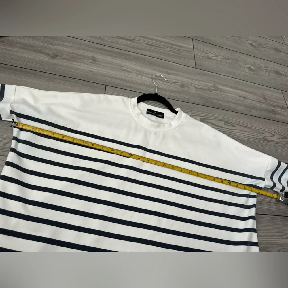 Tuckernuck Pomander Place Striped
Evie Swing Sweatshirt - One Size - Picture 13 of 15